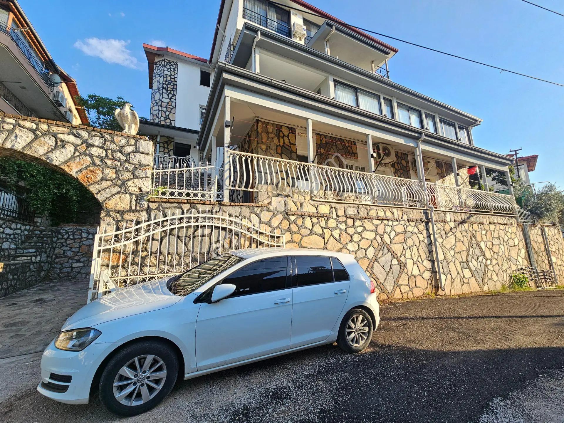 Goldhouse Dan Karaçulha Da Satılık Üniversiteye Yakın Eşyalı 1+0