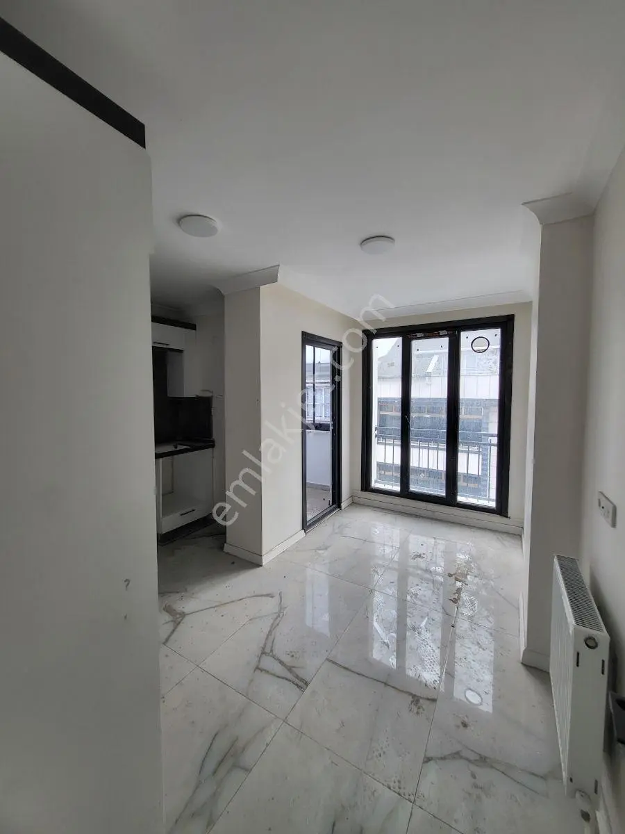 Arnavutköy Merkezde, Metro Ve Çarşıya Yürüme Mesafesinde 2+1 — fotoğraf 4