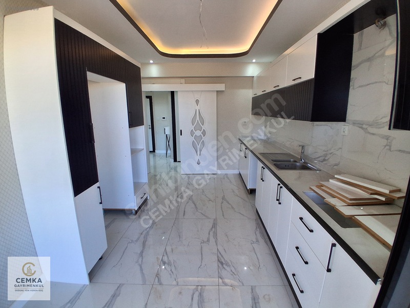 Alpaslanda Merkezi Konumda Yerden Isıtma Kiralık 3+1 — fotoğraf 2