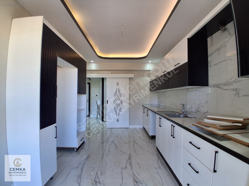 Alpaslanda Merkezi Konumda Yerden Isıtma Kiralık 3+1 — fotoğraf 3