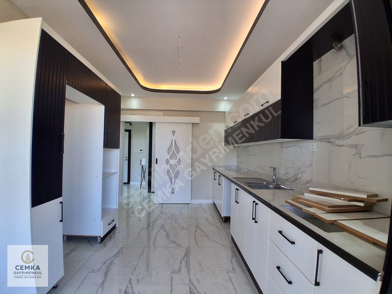 Alpaslanda Merkezi Konumda Yerden Isıtma Kiralık 3+1 — fotoğraf 4