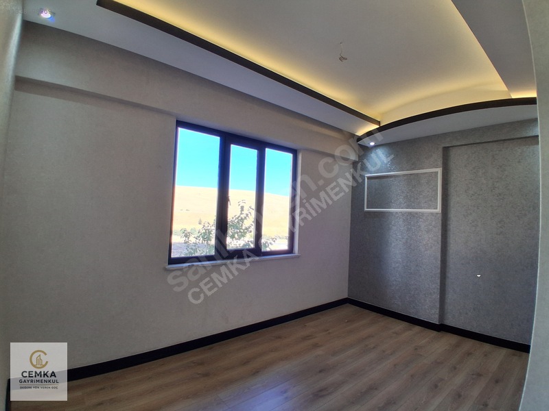 Alpaslanda Merkezi Konumda Yerden Isıtma Kiralık 3+1 — fotoğraf 17
