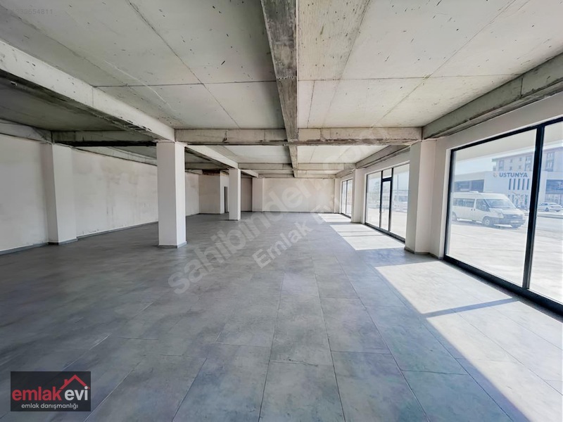Emlak Evi'nden Zeybek'de 300 M2 Köşe Başı Kiralık Dükkan — fotoğraf 3