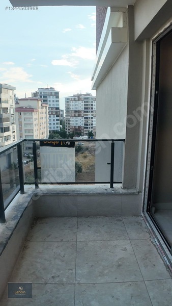 Lehandan Yamaçtepede Yatırımlık Ara Kat 2+0 Daire — fotoğraf 5