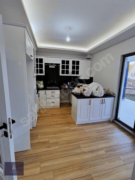 Ladin Gayrimenkulden Sitede Göl Ve Orman Manzaralı Yeni Villa — fotoğraf 6