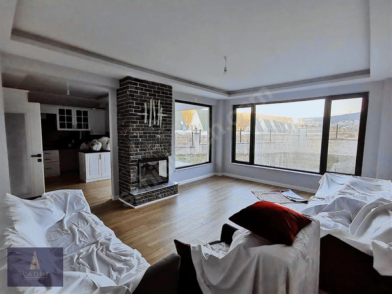 Ladin Gayrimenkulden Sitede Göl Ve Orman Manzaralı Yeni Villa — fotoğraf 8
