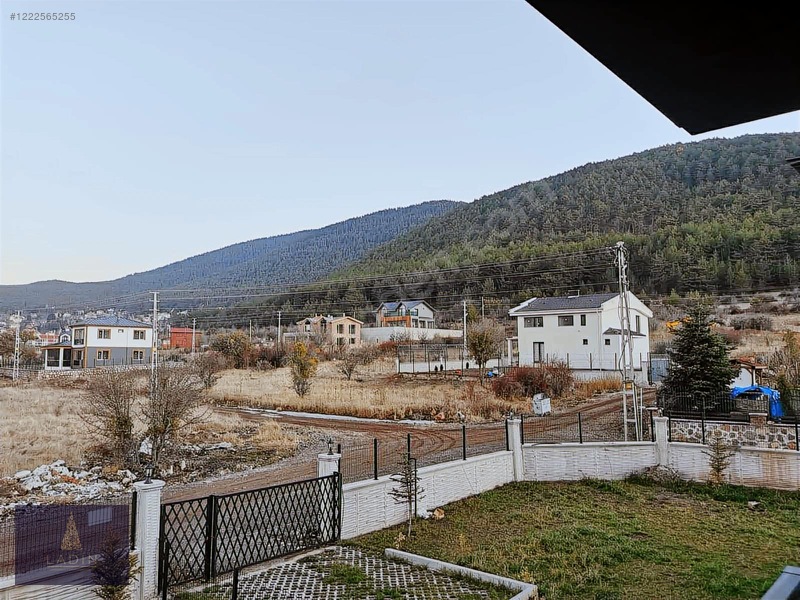 Ladin Gayrimenkulden Sitede Göl Ve Orman Manzaralı Yeni Villa — fotoğraf 18