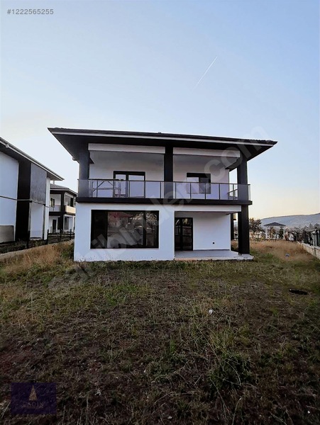 Ladin Gayrimenkulden Sitede Göl Ve Orman Manzaralı Yeni Villa — fotoğraf 21