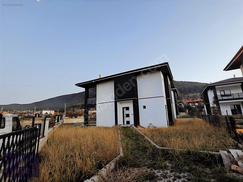 Ladin Gayrimenkulden Sitede Göl Ve Orman Manzaralı Yeni Villa — fotoğraf 23