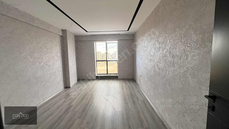 Arevar Dan Mücahitlerde Ana Cadde Üzerinde Kiralık Lüks Ofis