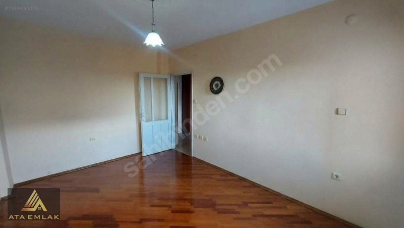 Avlu Manzaralı Kiralık 3+1 — fotoğraf 11
