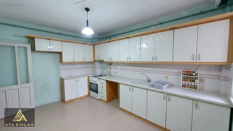 Avlu Manzaralı Kiralık 3+1 — fotoğraf 13