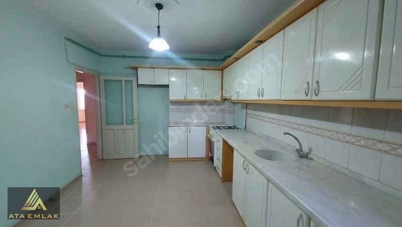 Avlu Manzaralı Kiralık 3+1 — fotoğraf 14