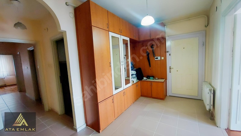 Avlu Manzaralı Kiralık 3+1 — fotoğraf 17