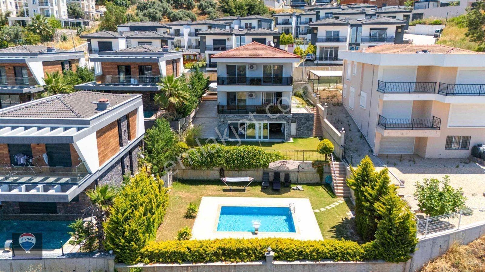 Kuşadası Soğucak’Ta 634 M² Arsa İçınde Özel Havuzlu Vılla
