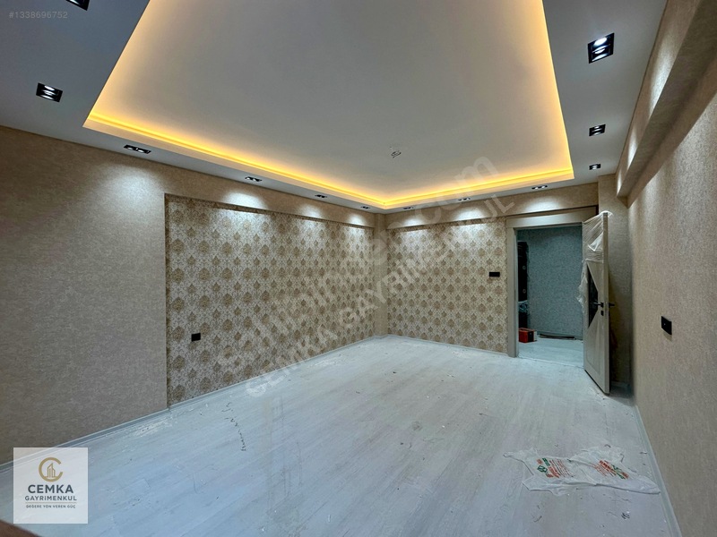 Alpaslanda Yeni Yapı Site İçerisinde Yerden Isıtma Kiralık 2+1 — fotoğraf 2