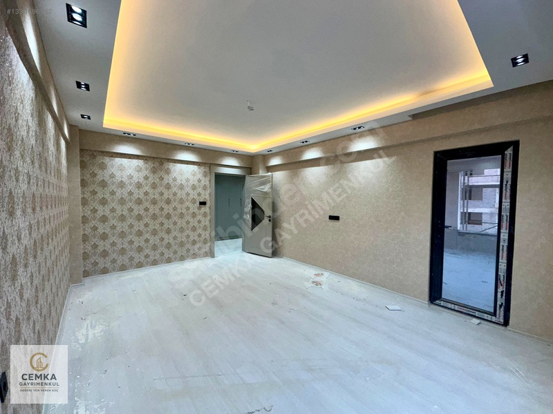Alpaslanda Yeni Yapı Site İçerisinde Yerden Isıtma Kiralık 2+1 — fotoğraf 3