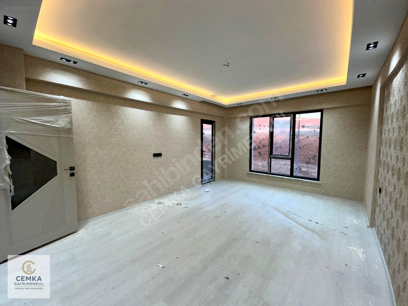 Alpaslanda Yeni Yapı Site İçerisinde Yerden Isıtma Kiralık 2+1 — fotoğraf 4