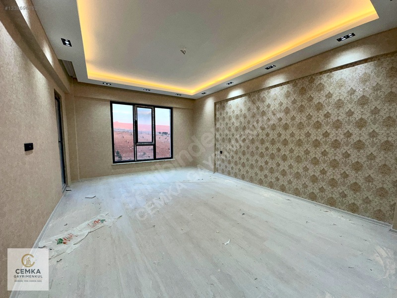 Alpaslanda Yeni Yapı Site İçerisinde Yerden Isıtma Kiralık 2+1 — fotoğraf 5