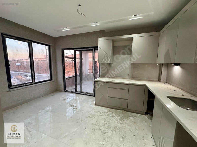 Alpaslanda Yeni Yapı Site İçerisinde Yerden Isıtma Kiralık 2+1 — fotoğraf 6