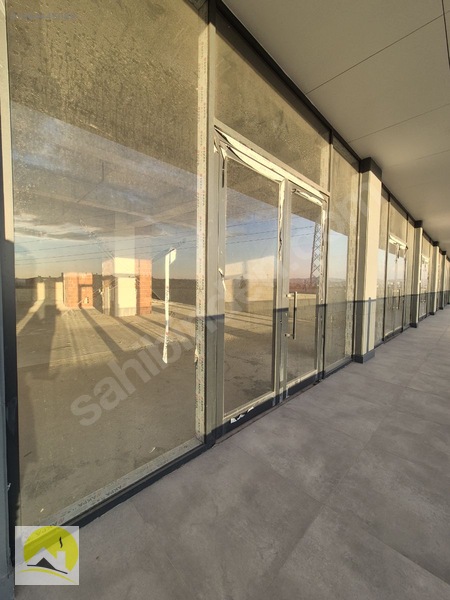 Metro Dibinde Araba Takaslı 55 M2 Satılık İşyeri — fotoğraf 3