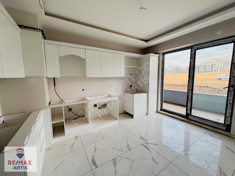 Remax Artis'Ten Bilkent Karşısında Satılık 4+1 Daire