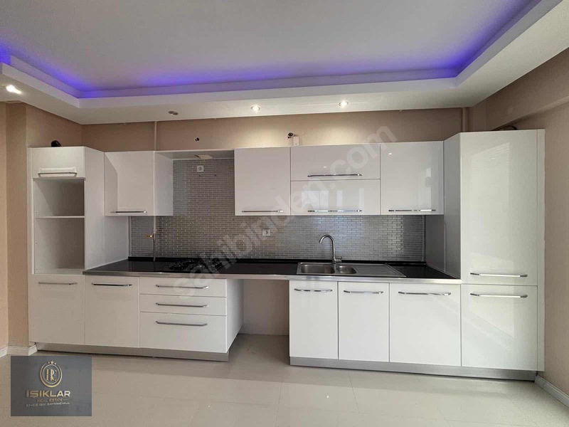 Enes Işık'tan Bostanbaşı Ana Cadde Üzerinde 4+1 Yapılı Daire — fotoğraf 2