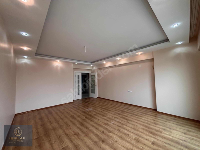 Enes Işık'tan Bostanbaşı Ana Cadde Üzerinde 4+1 Yapılı Daire — fotoğraf 6