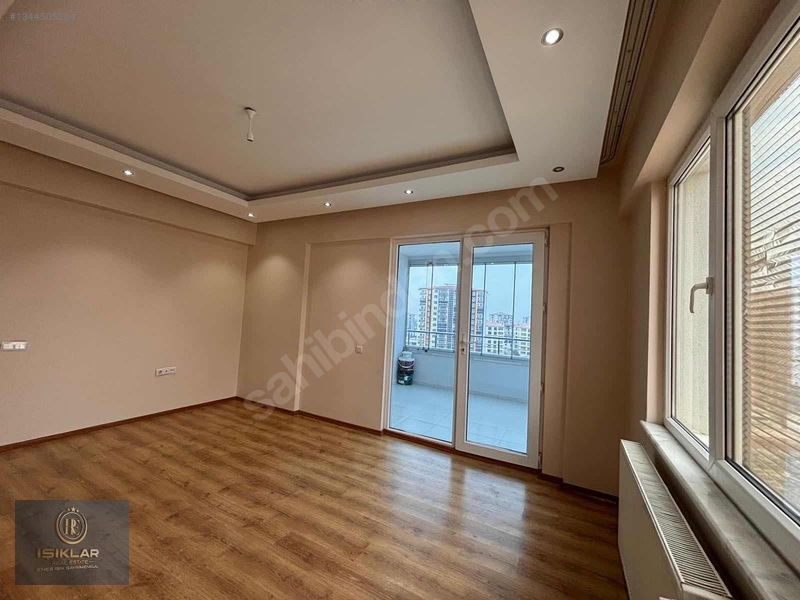 Enes Işık'tan Bostanbaşı Ana Cadde Üzerinde 4+1 Yapılı Daire — fotoğraf 14