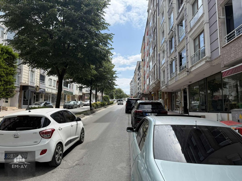 Em-ay Gayrimenkulden Elekçi Yokuşunda Kiralık Dükkan — fotoğraf 3