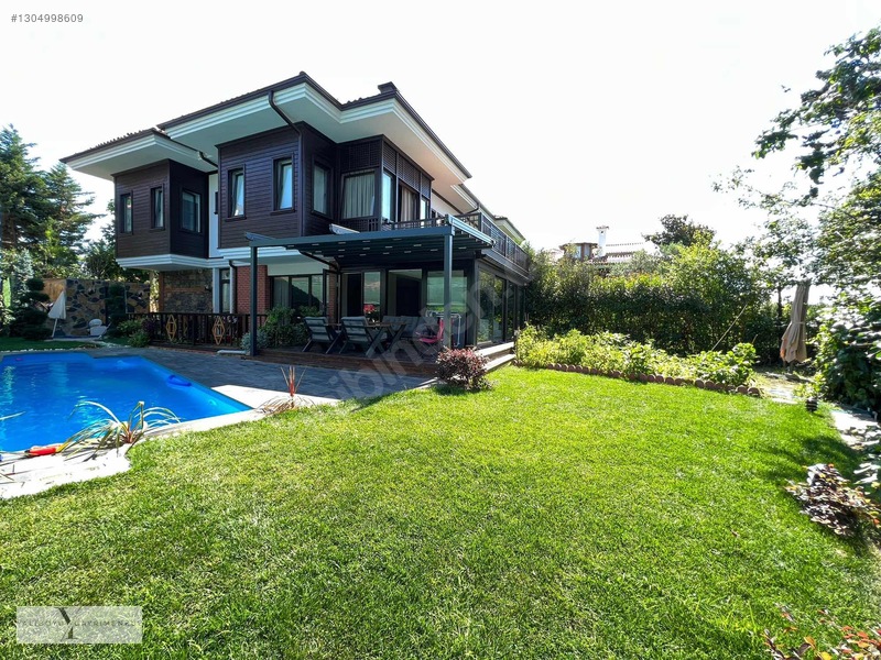 Çengelköy Konakları'Nda Kiralık Havuzlu,Geniş Bahçeli İkiz Villa
