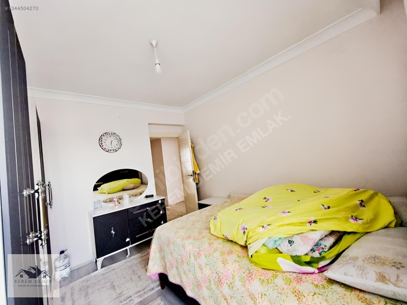 Çok Acil Bu Fiyata 1 Hafta 5000 Evlerde Satılık 2+1 Full Yapılı. — fotoğraf 24