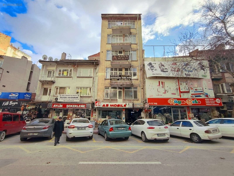Merkez'De Ambaryolu Üzerinde Merkezi Konumda Asansörlü 3+1 Daire