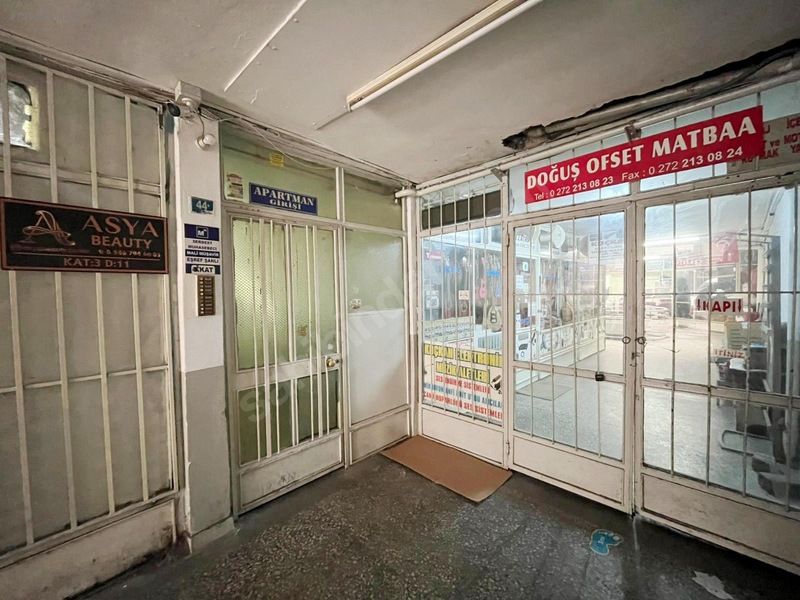 Merkez'de Ambaryolu Üzerinde Merkezi Konumda Asansörlü 3+1 Daire — fotoğraf 3