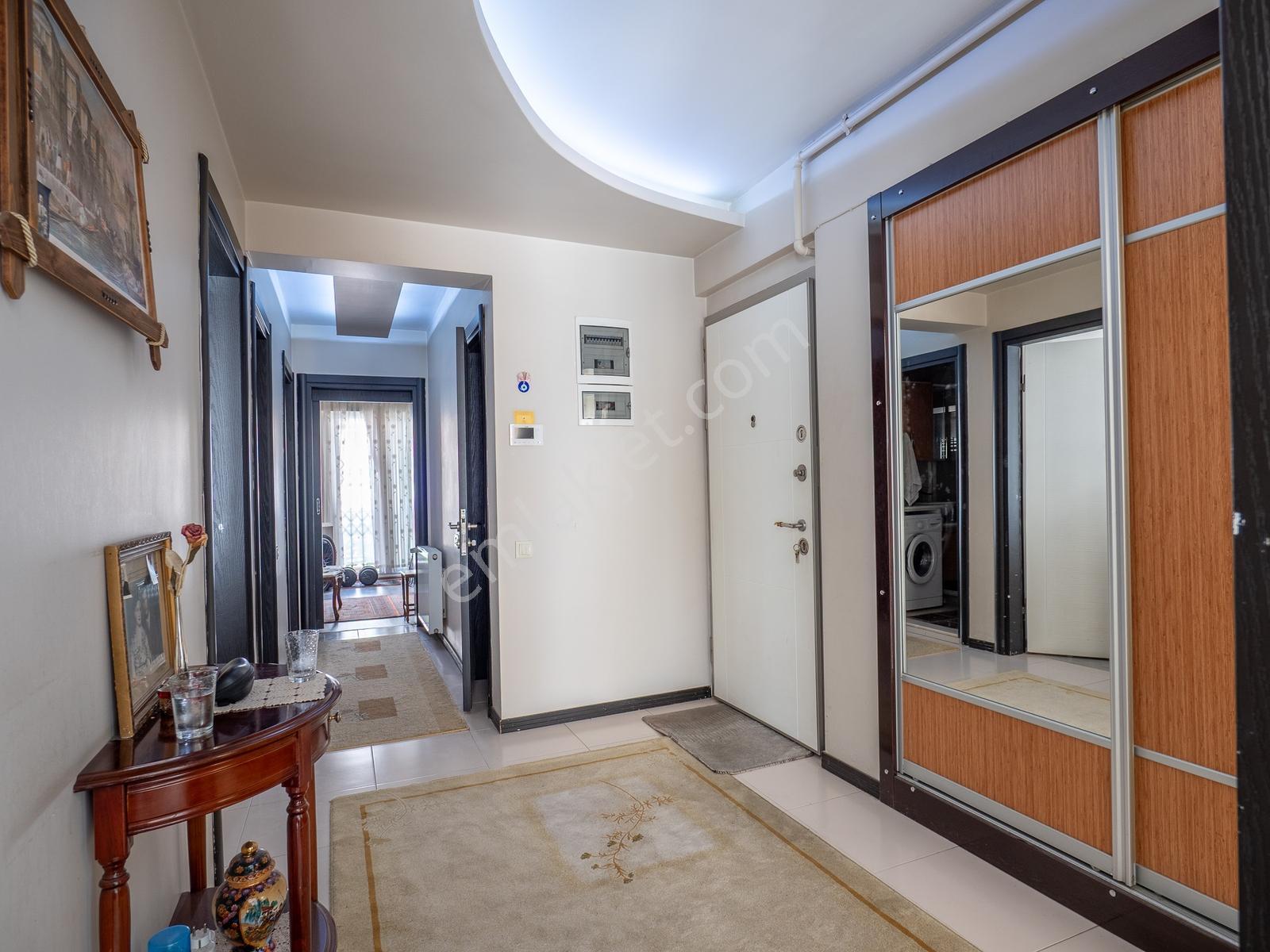 Aydın Kurtuluş Mahallesi'nde Satılık 3+1 Arakat Daire — fotoğraf 7