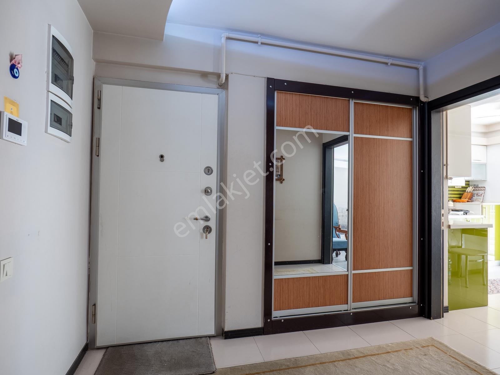 Aydın Kurtuluş Mahallesi'nde Satılık 3+1 Arakat Daire — fotoğraf 8