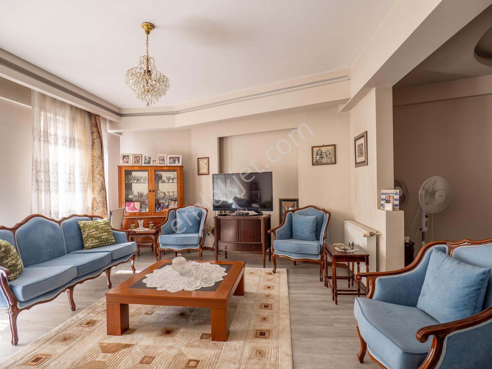 Aydın Kurtuluş Mahallesi'nde Satılık 3+1 Arakat Daire — fotoğraf 11