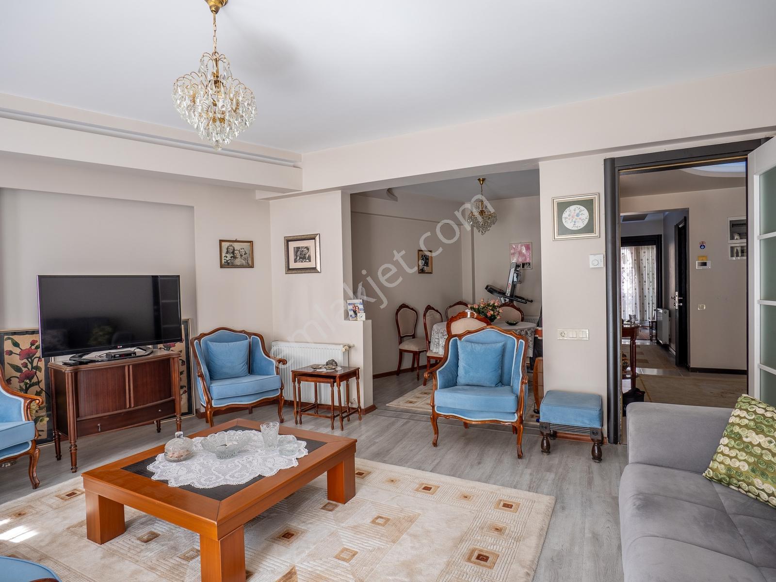Aydın Kurtuluş Mahallesi'nde Satılık 3+1 Arakat Daire — fotoğraf 12