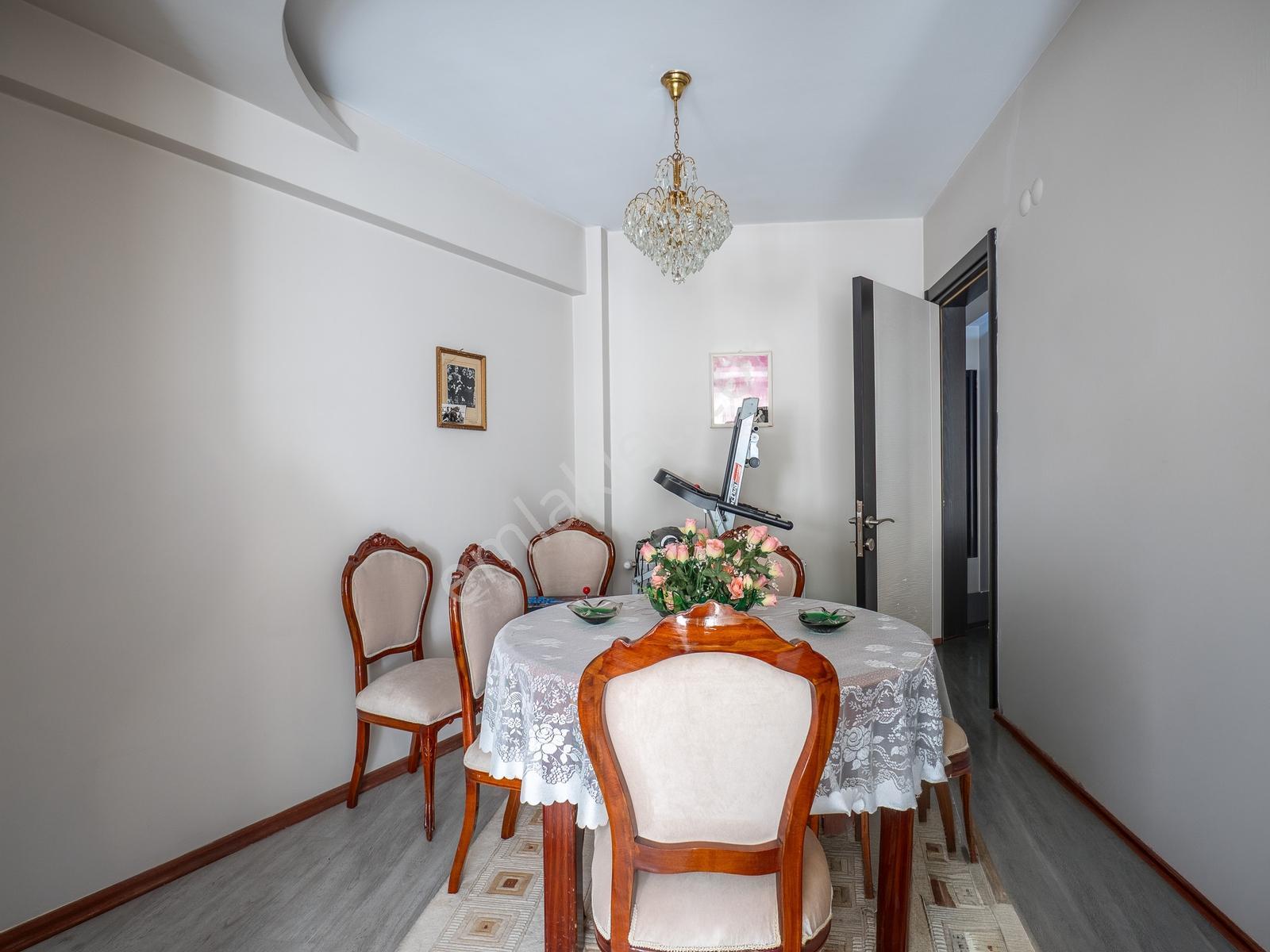 Aydın Kurtuluş Mahallesi'nde Satılık 3+1 Arakat Daire — fotoğraf 13