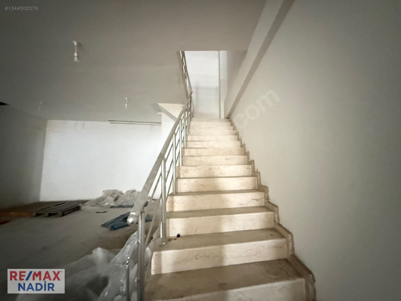 Büyük Sanayi Sitesinde 250 M² Geniş Satılık/kiralık Dükkân — fotoğraf 4