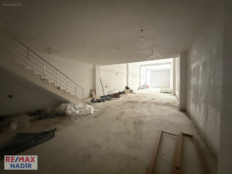 Büyük Sanayi Sitesinde 250 M² Geniş Satılık/kiralık Dükkân — fotoğraf 5
