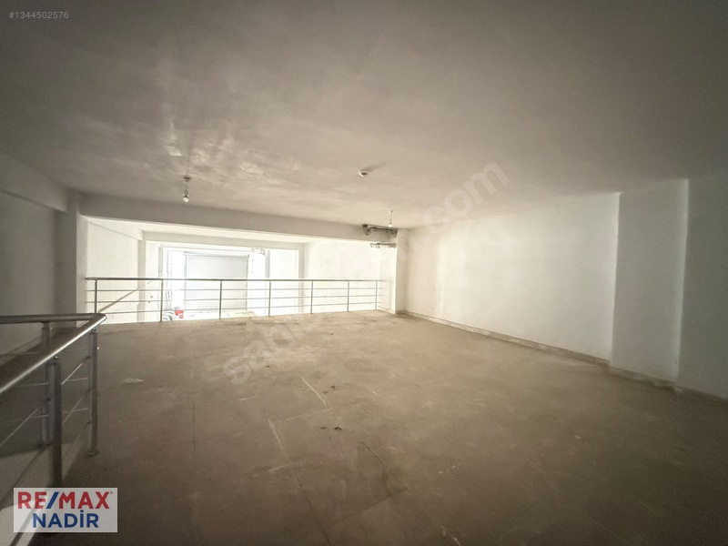 Büyük Sanayi Sitesinde 250 M² Geniş Satılık/kiralık Dükkân — fotoğraf 8