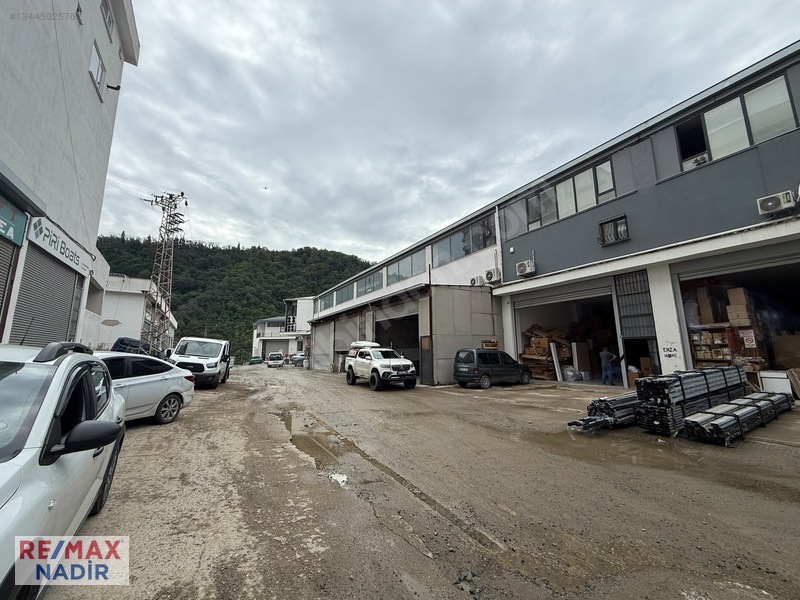 Büyük Sanayi Sitesinde 250 M² Geniş Satılık/kiralık Dükkân — fotoğraf 9