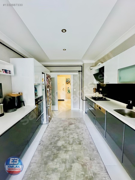Emlak Borsası'ndan 4+1 Lüks Daire, 185m² Net, Merkezi Konumda — fotoğraf 2