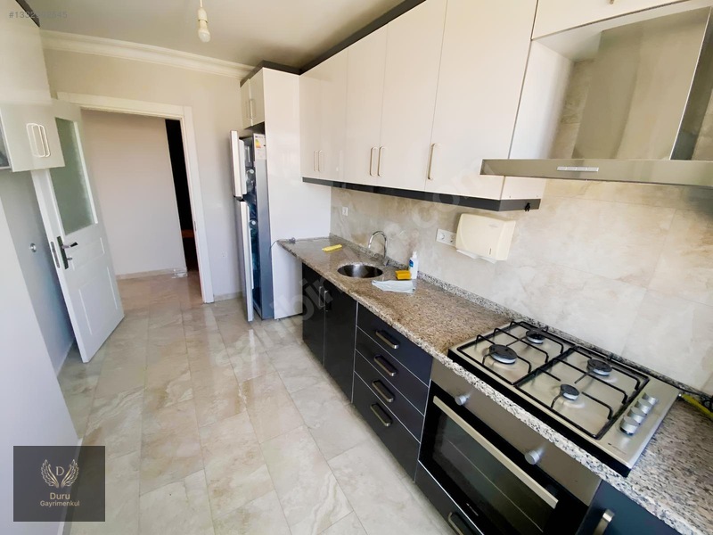 Pendik Güzelyalıda Yüksek Katta Temiz 3+1 Kiralık 120m2 — fotoğraf 12
