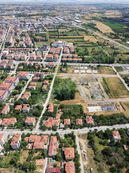 Erden Emlaktan Ucuzlukta Villa Ve 20 Adet 2+1'lik Satılık Arsa — fotoğraf 2