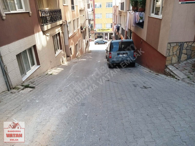 Bandırma Vatan Emlak'tan Atatürk Caddesine 100 Metre 3+1 Kiralık — fotoğraf 2