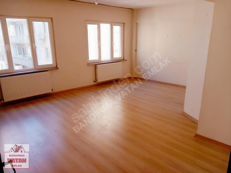Bandırma Vatan Emlak'tan Atatürk Caddesine 100 Metre 3+1 Kiralık — fotoğraf 4
