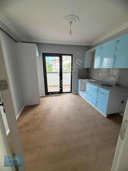 İskanlı Merkezi Konumda Yüksek Giriş 94 M2 — fotoğraf 4