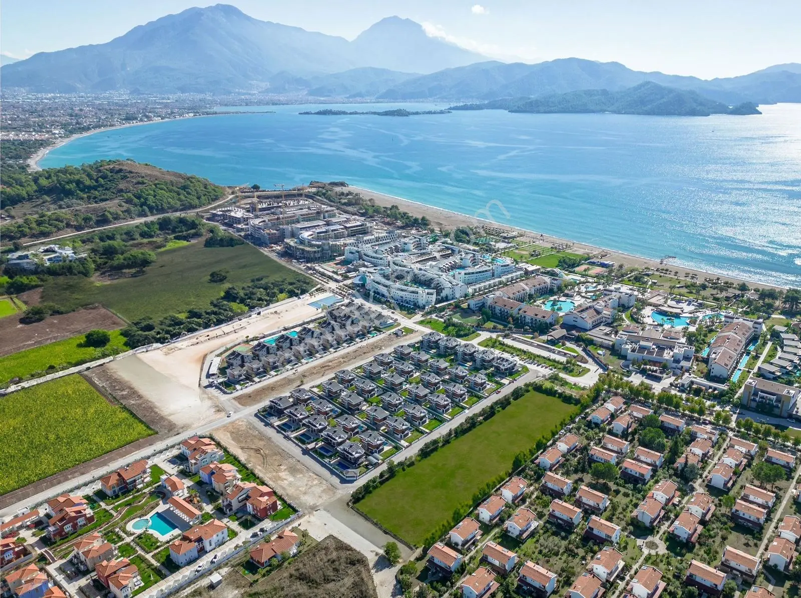 Fethiyede Denize Yürüme Mesafesinde Müstakil Eşyalı 4+1 Villa